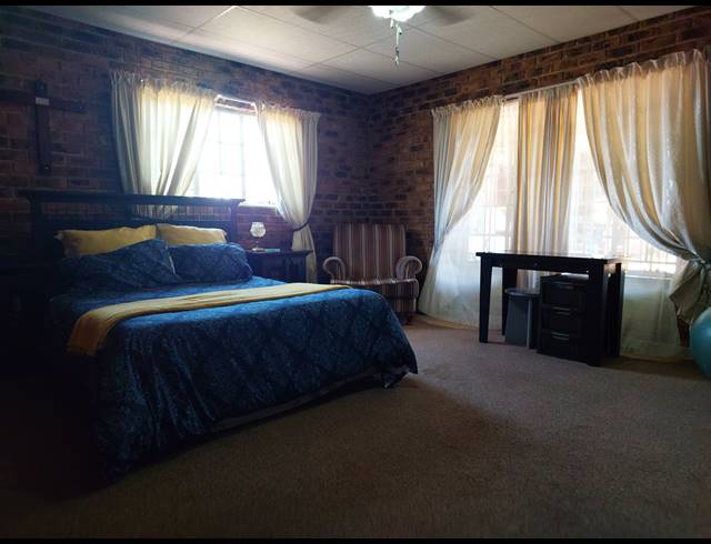 5 BEDROOM HOUSE FOR SALE IN VAALOEWER